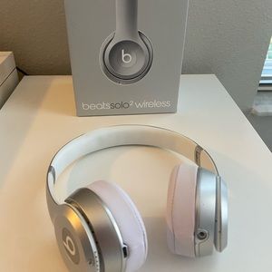 Beats solo2 wireless headphones